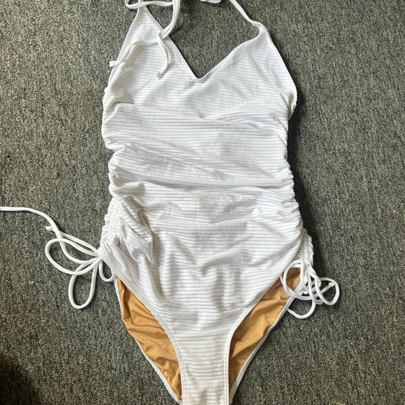 Albertine One Piece White Swimsuit, size T1 / small - Picture 7 of 12